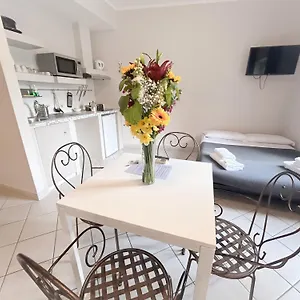 https://le-casette.it-romehotels.com